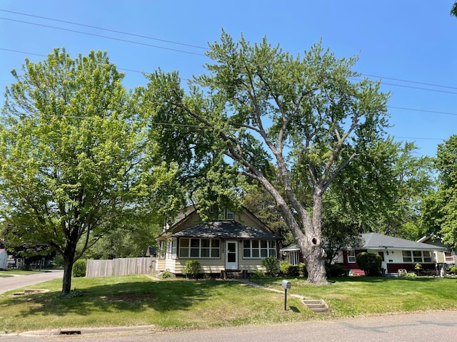 1125 9th Ave SE, Saint Cloud, MN 56304 - view of front facade featuring entry steps