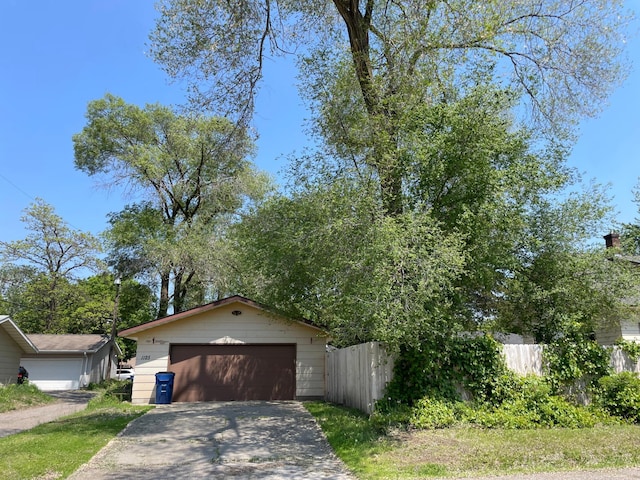 1125 9th Ave SE, Saint Cloud, MN 56304 - view of front facade with a detached garage and an outdoor structure