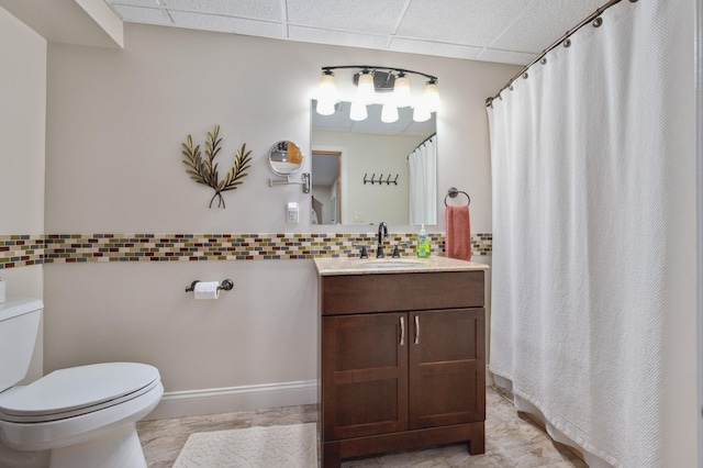 1501 Fraser Dr, Grand Rapids, MN 55744 - bathroom featuring toilet, a paneled ceiling, vanity, backsplash, and curtained shower