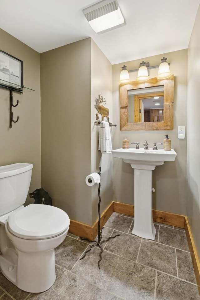 5409 Aldrich Ave S, Minneapolis, MN 55419 - half bathroom featuring baseboards and toilet