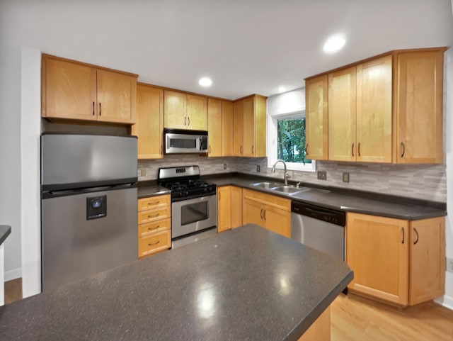 7040 Winfield Rd, Rockford, MN 55373 - kitchen featuring stainless steel appliances, a sink, dark countertops, tasteful backsplash, and recessed lighting