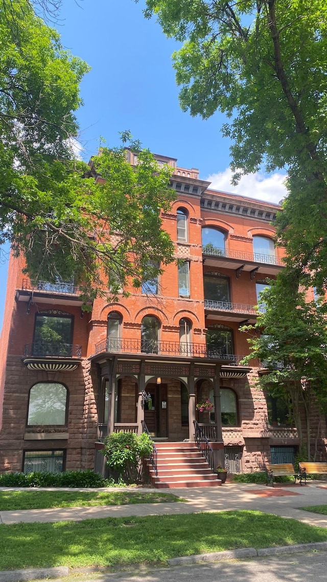 703 Laurel Ave Unit 4W, Saint Paul, MN 55104 - view of building exterior with stairs