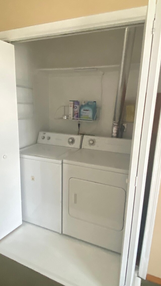 703 Laurel Ave Unit 4W, Saint Paul, MN 55104 - washroom featuring washer and clothes dryer
