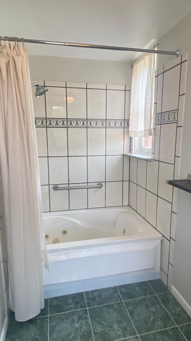 703 Laurel Ave Unit 4W, Saint Paul, MN 55104 - bathroom featuring shower / bath combo with shower curtain