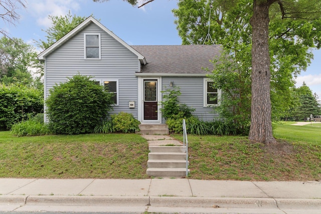 111 2nd St NE, New Prague, MN 56071 - traditional home featuring a front yard and roof with shingles