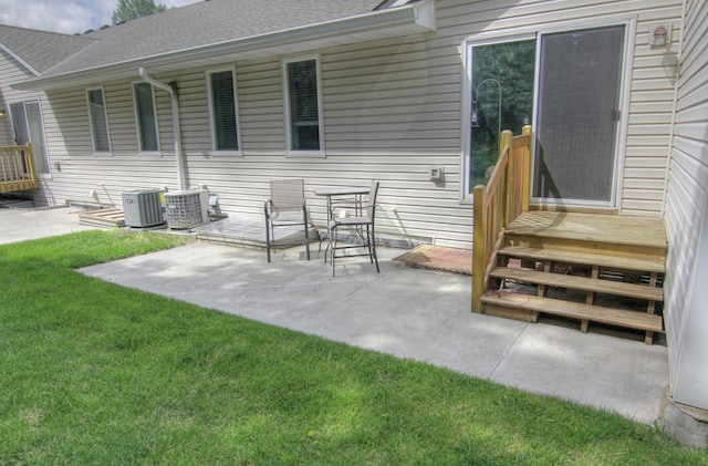 653 86th Ln NW, Coon Rapids, MN 55433 - rear view of property with roof with shingles, a lawn, and a patio area