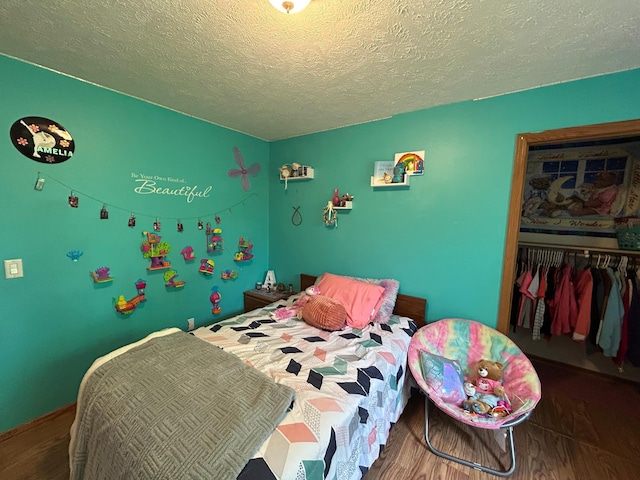 905 Fair Ave, Park Rapids, MN 56470 - bedroom featuring a closet, a textured ceiling, and wood finished floors