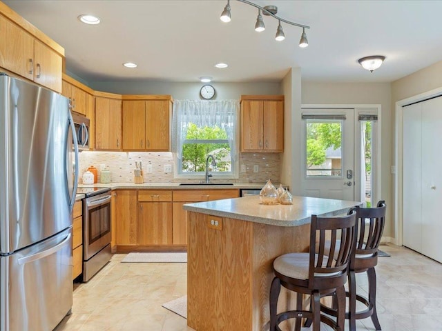 8025 Dalton Rd, Baxter, MN 56425 - kitchen with stainless steel appliances, a sink, plenty of natural light, decorative backsplash, and recessed lighting