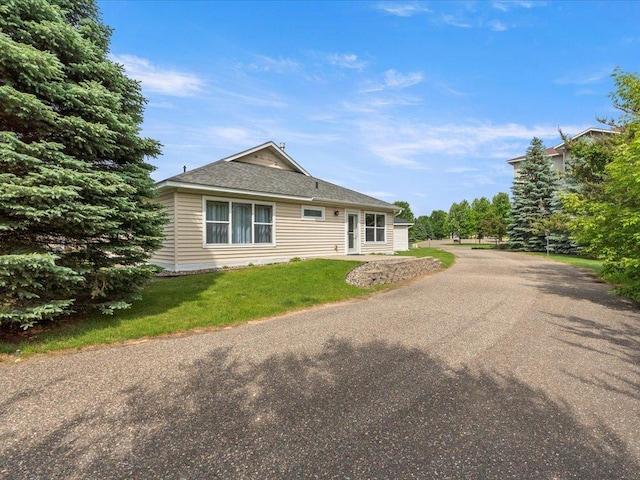 8025 Dalton Rd, Baxter, MN 56425 - view of front of house featuring a front lawn