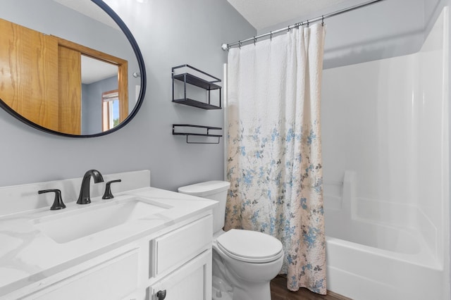 2909 Molina St, Shakopee, MN 55379 - full bath featuring vanity, shower / tub combo, and wood finished floors
