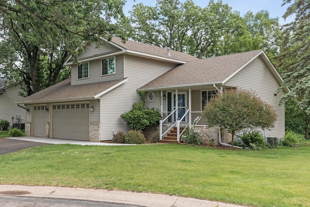6956 Delarosa Ct, Inver Grove Heights, MN 55076 - view of front of house featuring driveway, roof with shingles, a front lawn, a porch, and a garage