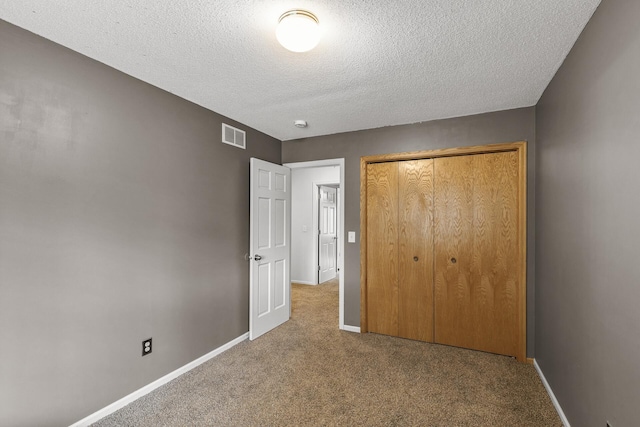 6956 Delarosa Ct, Inver Grove Heights, MN 55076 - unfurnished bedroom featuring carpet flooring, a textured ceiling, and a closet