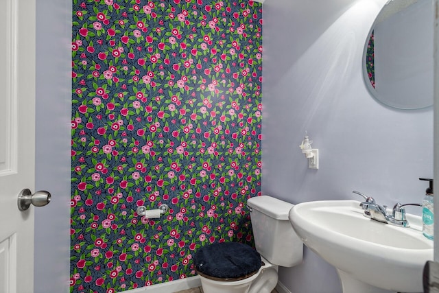 6956 Delarosa Ct, Inver Grove Heights, MN 55076 - half bathroom featuring toilet and a sink