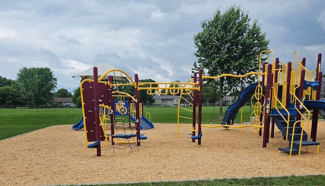 6956 Delarosa Ct, Inver Grove Heights, MN 55076 - community play area featuring a yard