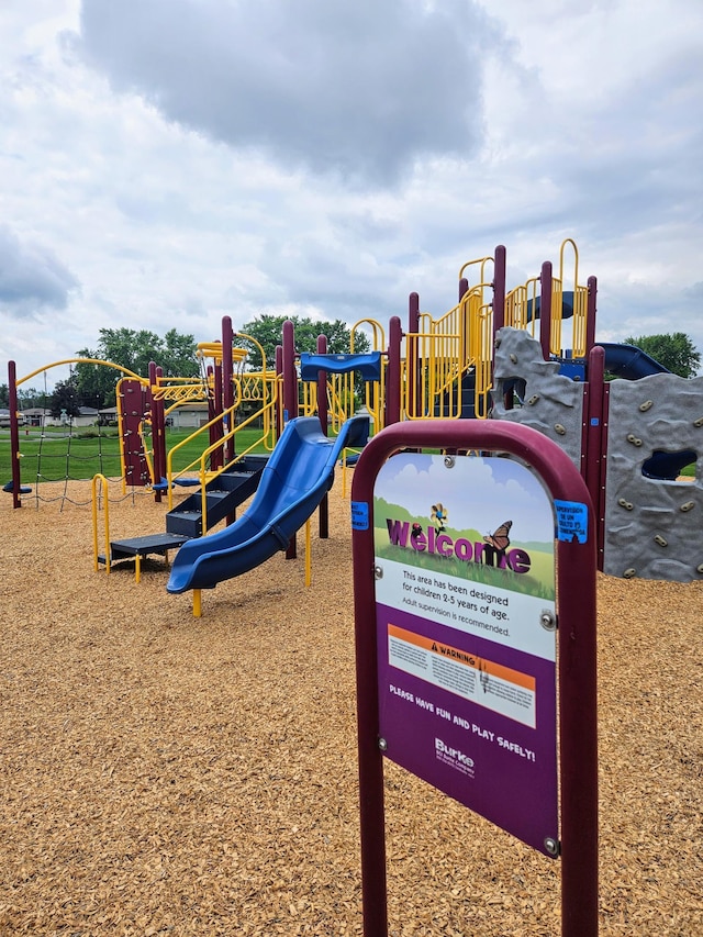 6956 Delarosa Ct, Inver Grove Heights, MN 55076 - view of community jungle gym