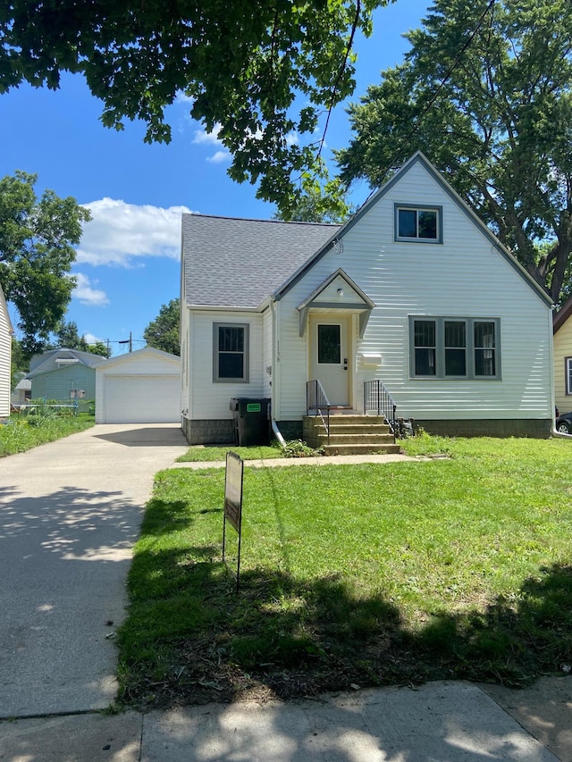 1138 6th Ave SE, Rochester, MN 55904 - bungalow featuring an outdoor structure, a garage, a front yard, and a shingled roof