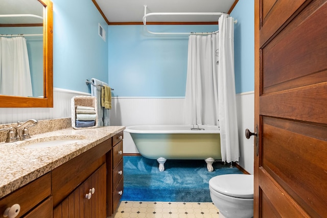 922 Fillmore St, Alexandria, MN 56308 - full bathroom with vanity, a wainscoted wall, a soaking tub, and a shower with shower curtain