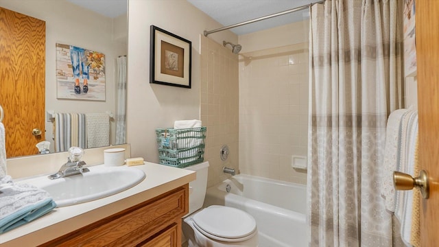 2606 Lake Court Dr, Mounds View, MN 55112 - bathroom featuring vanity, shower / bath combo, and toilet
