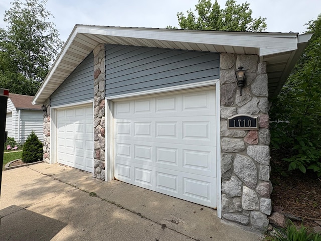 1710 Maple Ave, Benson, MN 56215 - view of garage