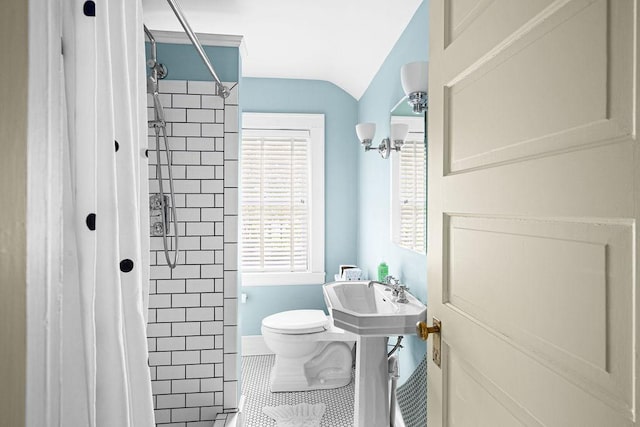 2401 5th St, Duluth, MN 55812 - full bath with toilet, tiled shower, tile patterned floors, vaulted ceiling, and baseboards