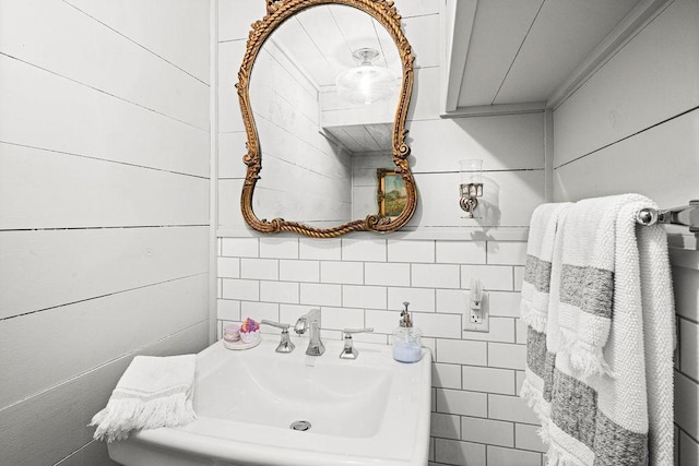 2401 5th St, Duluth, MN 55812 - bathroom with a sink