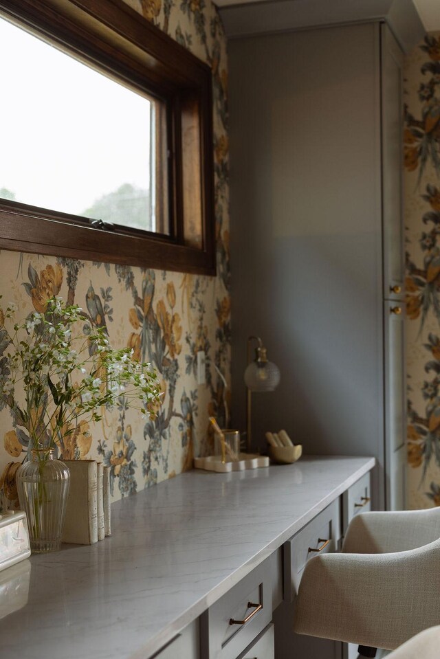 2137 Wellesley Ave, Saint Paul, MN 55105 - detailed view of wallpapered walls