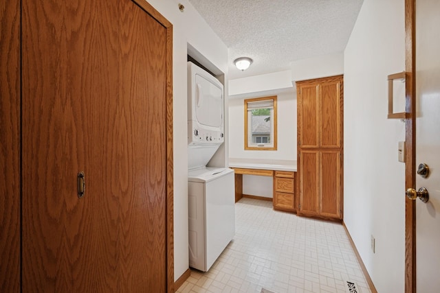 2639 Lake Court Cir Unit 81, Mounds View, MN 55112 - laundry area featuring stacked washer / dryer, baseboards, and a textured ceiling