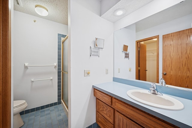 2639 Lake Court Cir Unit 81, Mounds View, MN 55112 - full bath with vanity, a textured ceiling, toilet, a shower stall, and tile patterned flooring