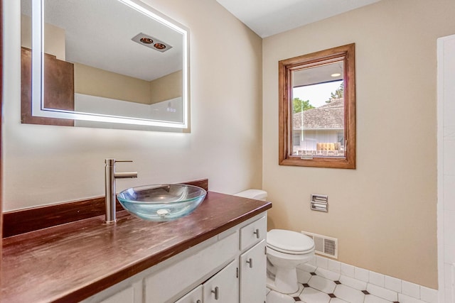 1000 Winston Cir, Mendota Heights, MN 55118 - bathroom with vanity and toilet