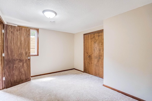 1000 Winston Cir, Mendota Heights, MN 55118 - unfurnished bedroom featuring carpet flooring, a textured ceiling, baseboards, and a closet