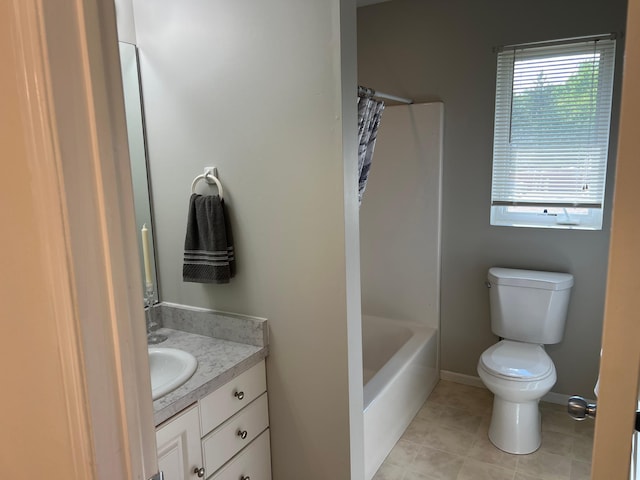 6563 Parkview Cir, Baxter, MN 56425 - bathroom featuring tile patterned floors, toilet, vanity, shower / bath combo with shower curtain, and baseboards