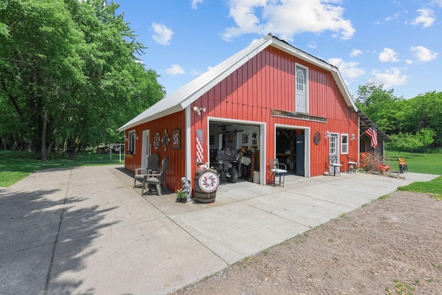 35301 Lily St NW, Springvale Twp, MN 55008 - detached garage with concrete driveway