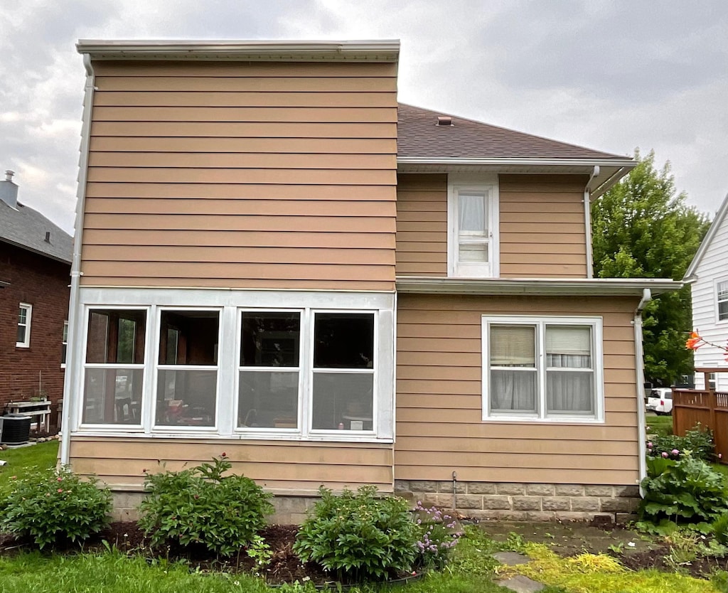 604 4th Ave SW, Austin, MN 55912 - back of house with cooling unit