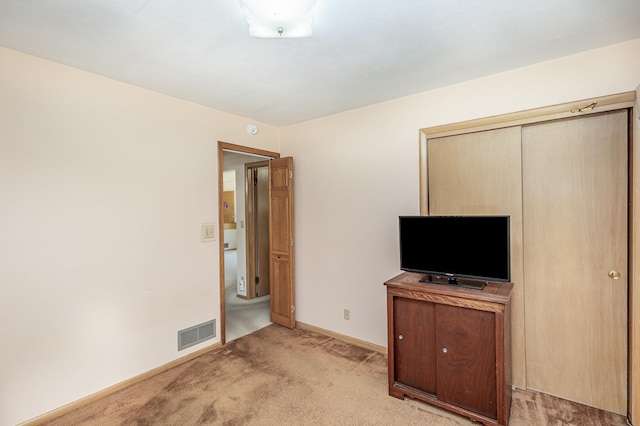 2165 Ross Ave E, Saint Paul, MN 55119 - unfurnished bedroom with light colored carpet and baseboards
