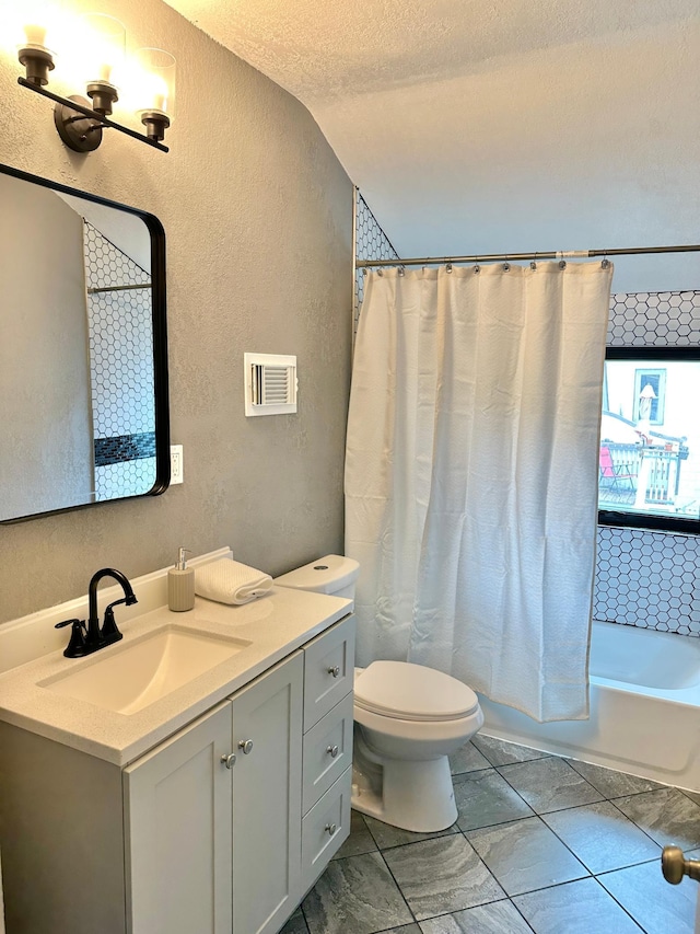 803 Jefferson Ave, Albert Lea, MN 56007 - full bath featuring a textured wall, vanity, toilet, a textured ceiling, and shower / bath combo with shower curtain