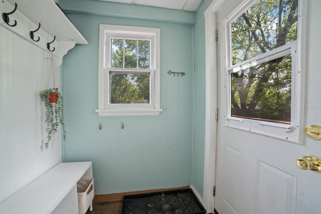 5232 Tioga St, Duluth, MN 55804 - mudroom with baseboards