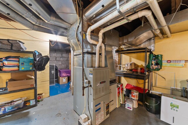 5232 Tioga St, Duluth, MN 55804 - unfinished basement with heating unit
