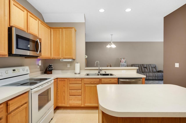 5220 Hummingbird Ln Unit 176, Farmington, MN 55024 - kitchen with stainless steel appliances, open floor plan, light countertops, recessed lighting, and a peninsula