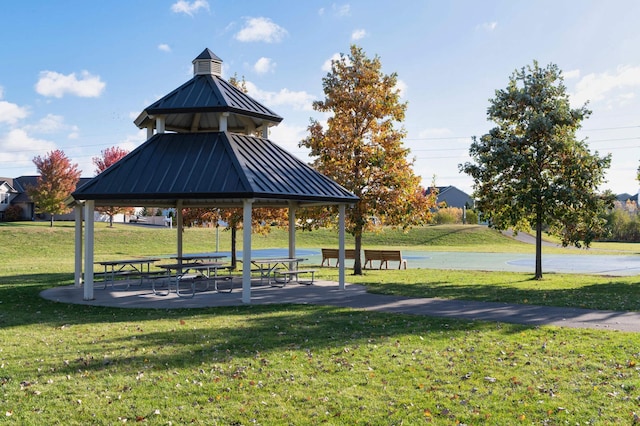 5220 Hummingbird Ln Unit 176, Farmington, MN 55024 - surrounding community with a yard and a gazebo
