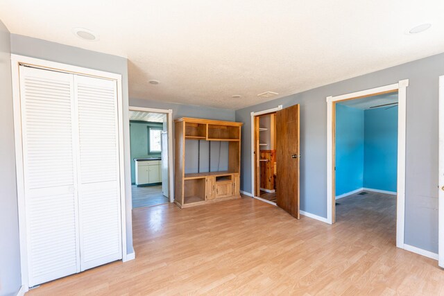 25 4th Ave, Soudan, MN 55782 - hallway featuring light wood finished floors and baseboards