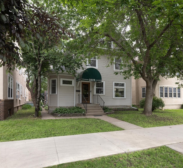 3225 Hennepin Ave, Minneapolis, MN 55408 - view of front of house featuring a front lawn