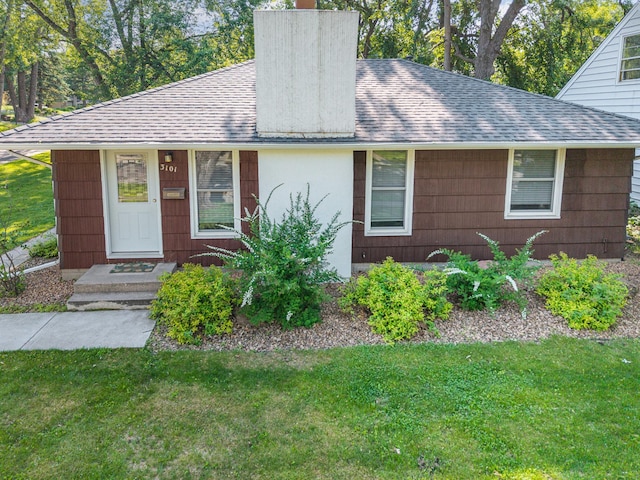 3101 Texas Ave S, Saint Louis Park, MN 55426 - view of front of house featuring a chimney, roof with shingles, and a front yard