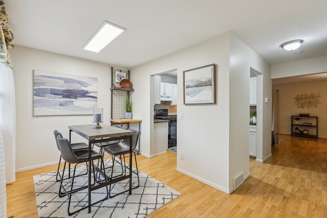 902 Ridge Dr SE, Saint Michael, MN 55376 - dining area featuring light wood-style flooring and baseboards