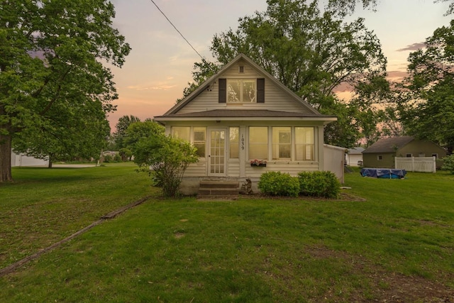 1039 9th Ave SW, Faribault, MN 55021 - bungalow-style home featuring a front lawn