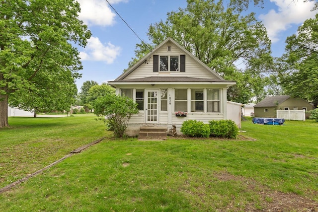 1039 9th Ave SW, Faribault, MN 55021 - view of front of property with a front lawn