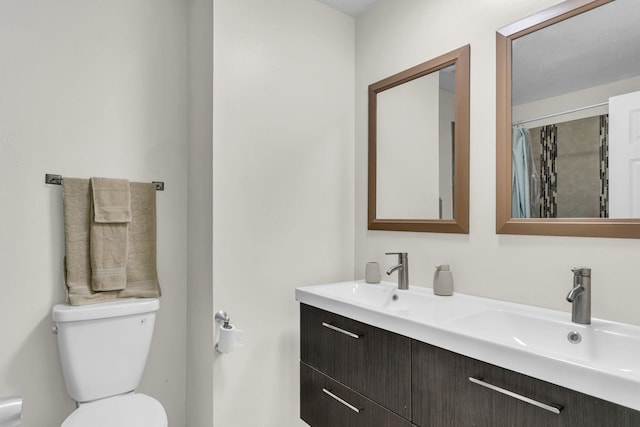 495 Saint Anthony Ave, Saint Paul, MN 55103 - bathroom with toilet and double vanity