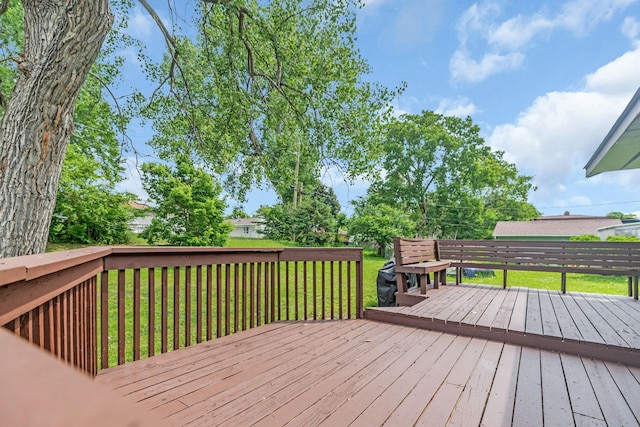495 Saint Anthony Ave, Saint Paul, MN 55103 - wooden deck with a yard
