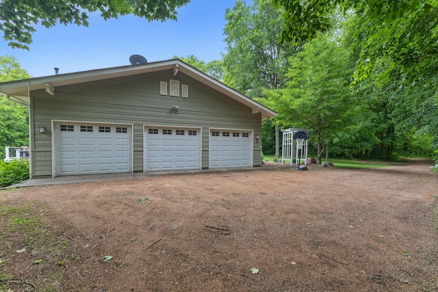 10390 Fenner Ave SE, Franklin Twp, MN 55328 - garage with driveway