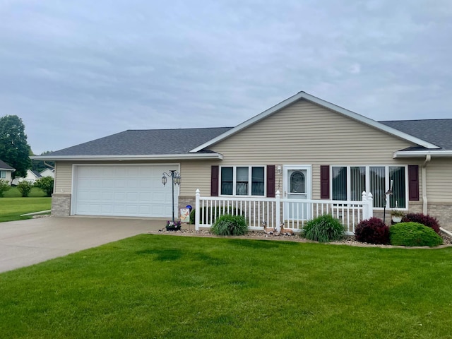 1727 Pinewood Dr, Worthington, MN 56187 - single story home featuring driveway, a front lawn, a garage, and a porch