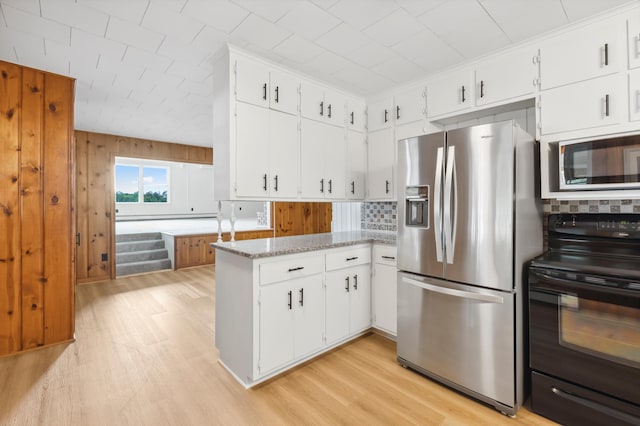 8996 Little Pelican Dr, Pelican Twp, MN 56472 - kitchen with stainless steel appliances, tasteful backsplash, a peninsula, and white cabinetry